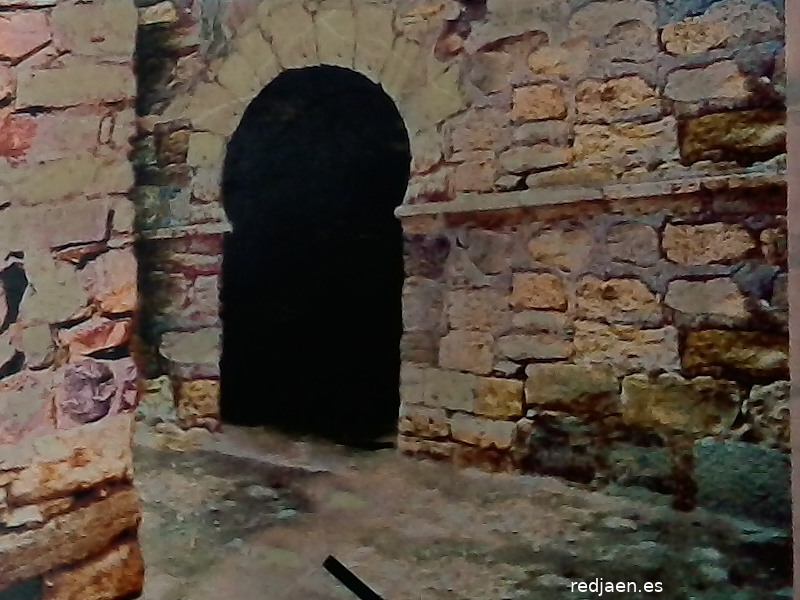 Castillo de Alarcos. Puerta - Castillo de Alarcos. Puerta. Reconstrucción virtual de un panel informativo