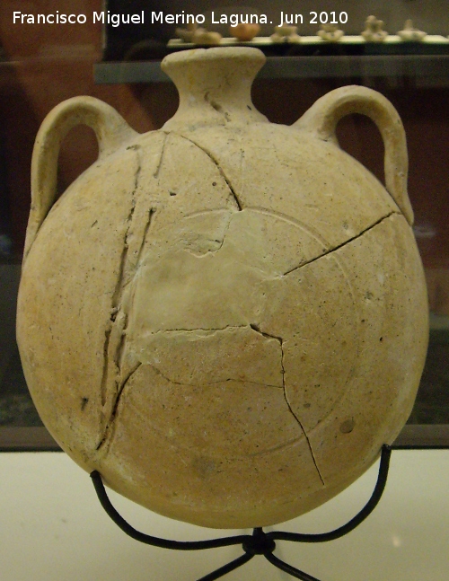 Castillo de Sabiote - Castillo de Sabiote. Cantinplora almohade siglos XII-XIII. Museo Provincial de Jaén