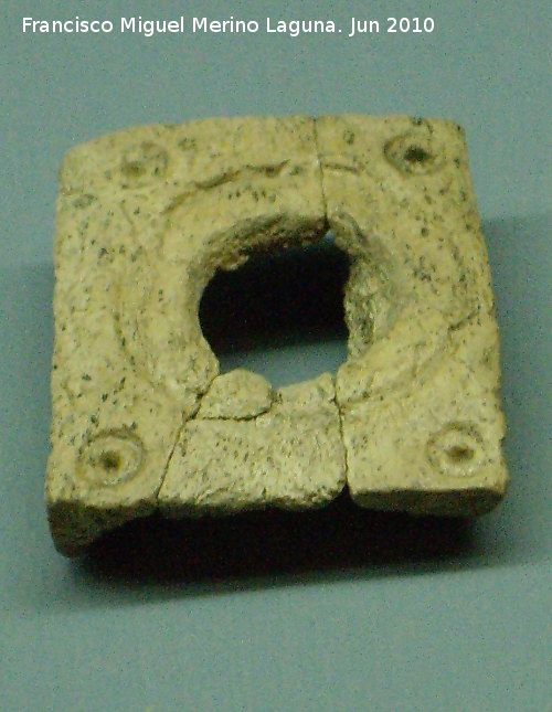 Castillo de Sabiote - Castillo de Sabiote. Fichas de hueso siglos XII-XIII. Museo Provincial de Jaén