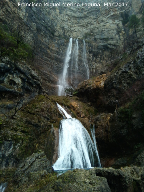 Cascada de la Caldereta - Cascada de la Caldereta. Al fondo la Cascada de Ro Mundo