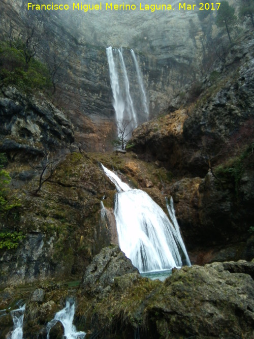 Cascada del Ro Mundo - Cascada del Ro Mundo. En primer trmino la Cascada de la Caldereta
