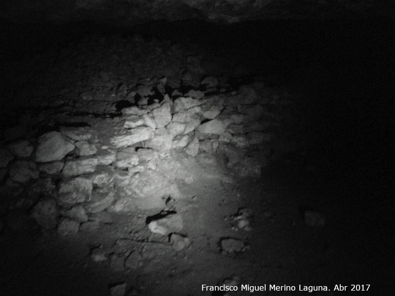 Mina Segunda de las Yeseras - Mina Segunda de las Yeseras. Muro de la rampa de entrada a la segunda y enorme sala