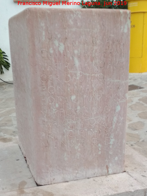 La Peana - La Peana. Réplica en la Plaza de San Lorenzo