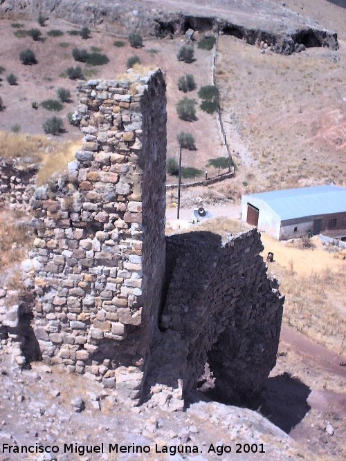 Castillo del Berrueco - Castillo del Berrueco. Torreón rectangular que progege el arco albarrano