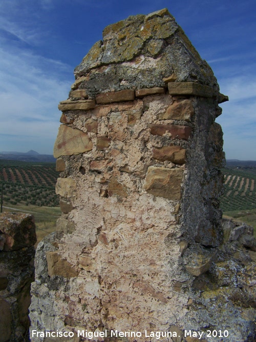 Castillo del Berrueco - Castillo del Berrueco. Almena apuntada del Torreón circular izquierdo