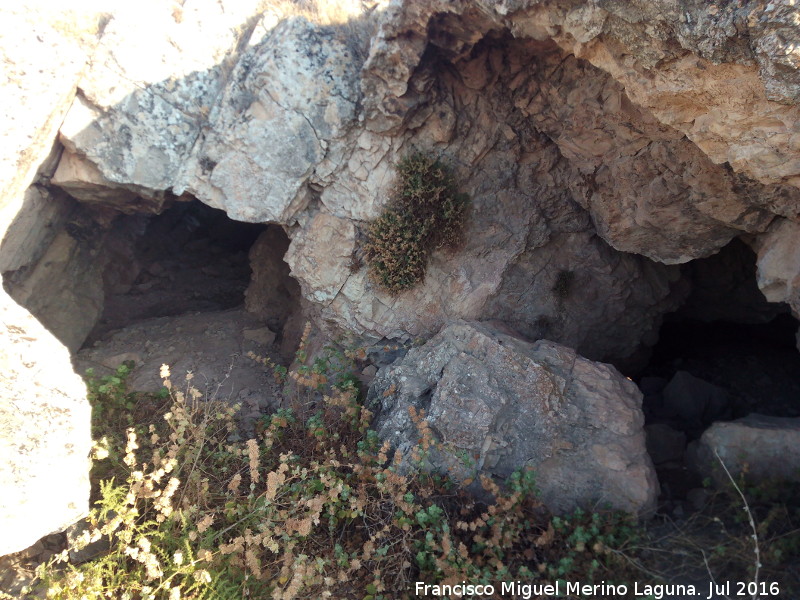 Yacimiento Cerro Largo - Yacimiento Cerro Largo. Cueva