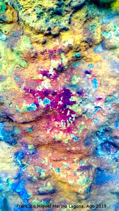 Pinturas rupestres de la Cueva de Ro Fro III - Pinturas rupestres de la Cueva de Ro Fro III. Tratada con Dstretch