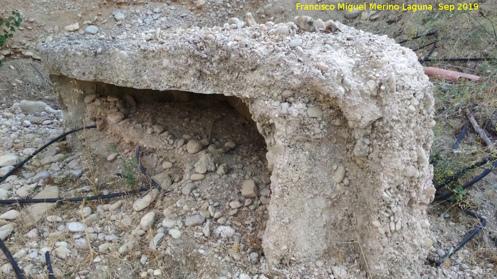 Acueducto de Santo Tomé - Acueducto de Santo Tomé. Posible resto de cisterna