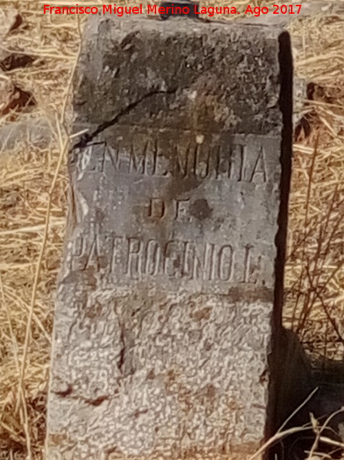 Vía Crucis de Alcaudete - Vía Crucis de Alcaudete. Pedestal con inscripción