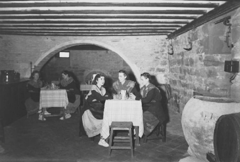 Palacio del De�n Ortega - Palacio del De�n Ortega. Taberna foto antigua