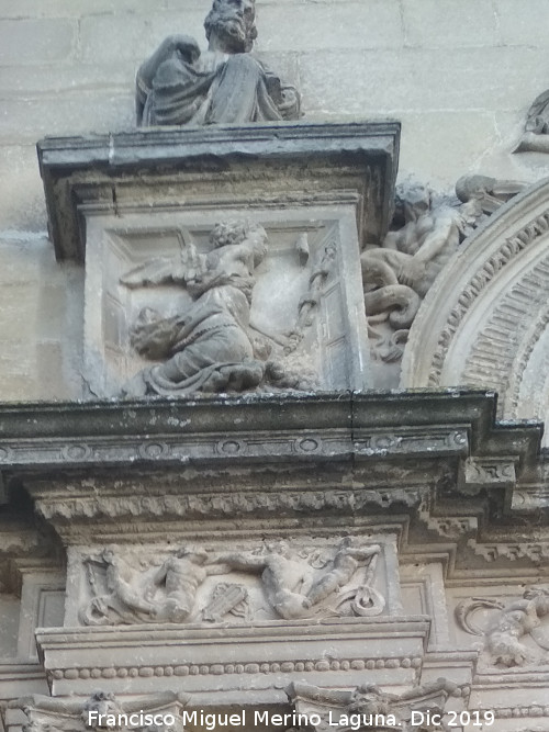 Sacra Capilla de El Salvador del Mundo - Sacra Capilla de El Salvador del Mundo. Detalle de la Portada de Santiago