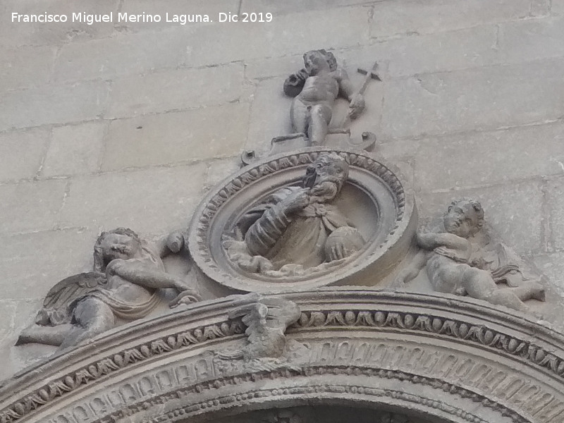 Sacra Capilla de El Salvador del Mundo - Sacra Capilla de El Salvador del Mundo. Detalle de la Portada de Santiago