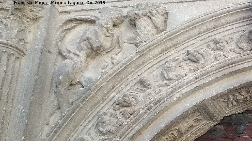 Sacra Capilla de El Salvador del Mundo - Sacra Capilla de El Salvador del Mundo. Detalle de la Portada de Santiago