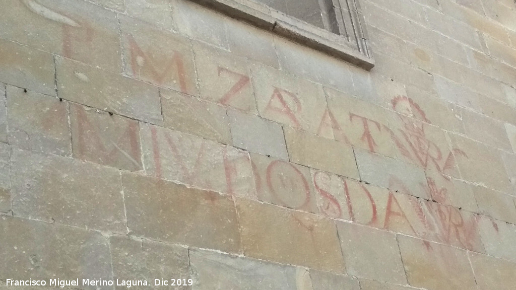 Sacra Capilla de El Salvador del Mundo - Sacra Capilla de El Salvador del Mundo. V�tor de la fachada de Santiago