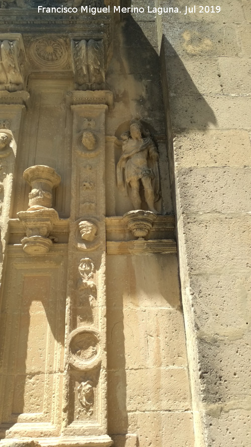 Sacra Capilla de El Salvador del Mundo - Sacra Capilla de El Salvador del Mundo. Detalle de la Portada de la Caridad