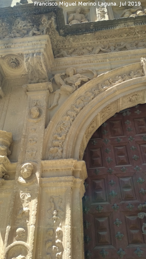 Sacra Capilla de El Salvador del Mundo - Sacra Capilla de El Salvador del Mundo. Detalle de la Portada de la Caridad