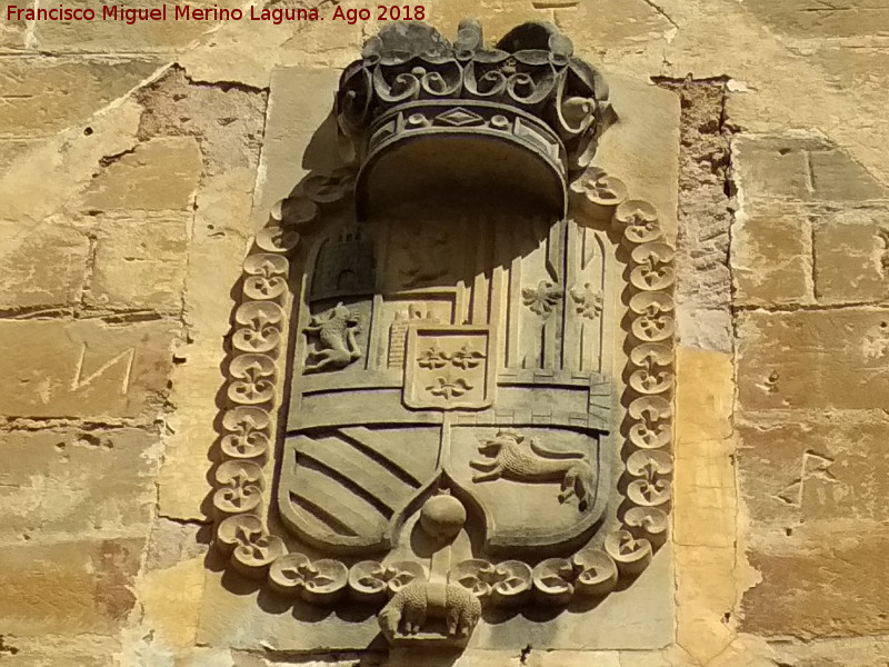 Real Monasterio de Santa Clara - Real Monasterio de Santa Clara. Escudo y marcas de cantería