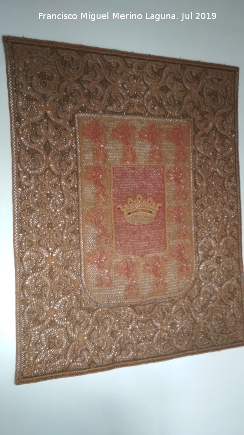 Palacio de Juan Vázquez de Molina - Palacio de Juan Vázquez de Molina. Tapiz con el escudo de Úbeda en las escaleras