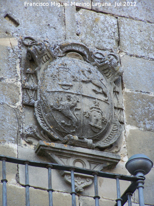 Palacio del Marqués de Mancera - Palacio del Marqués de Mancera. Escudo derecho
