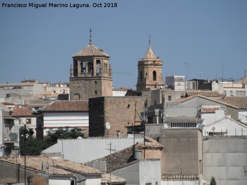 Muralla de Úbeda - Muralla de Úbeda. Torre de la Cava, la Torre del Reloj, y al fondo la Torre de la Santísima Trinidad