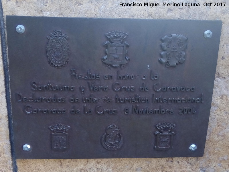 Fiestas de la Santísima y Vera Cruz - Fiestas de la Santísima y Vera Cruz. Placa en el Monumento al Moro y al Cristiano