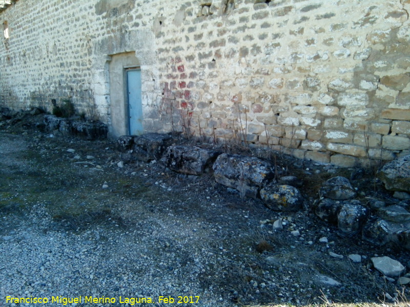 Castillo de Garcí Fernández - Castillo de Garcí Fernández. Base ciclópea