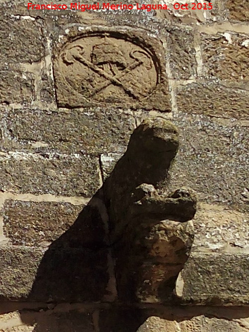Iglesia de San Pedro - Iglesia de San Pedro. Escudo de San Pedro y león