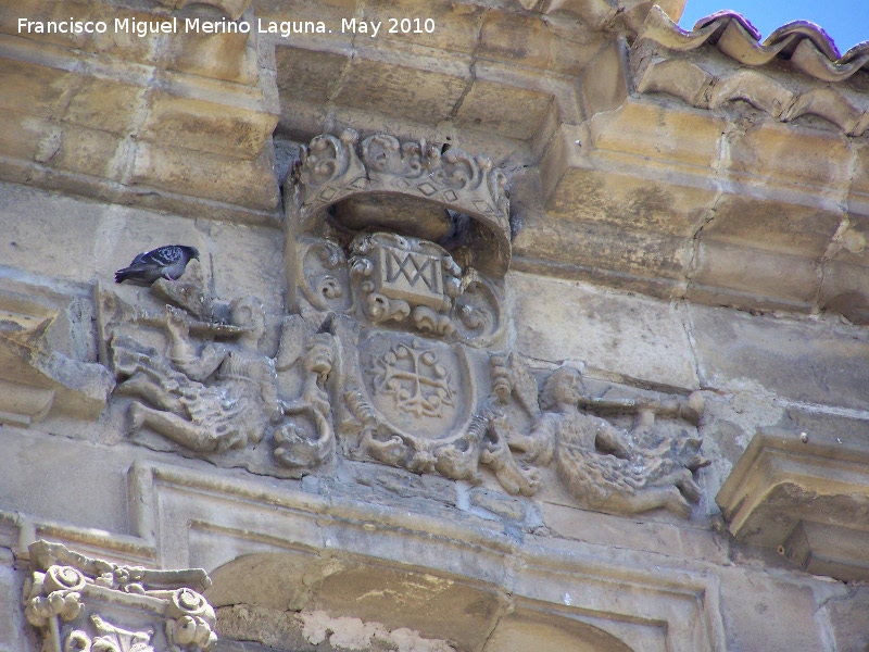Iglesia y Convento de la Santísima Trinidad - Iglesia y Convento de la Santísima Trinidad. Escudo sobre el triple ventanal