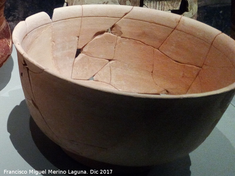 Lebes Ibérico - Lebes Ibérico. Necrópolis de Piquia - Arjonilla. Museo Ibérico de Jaén