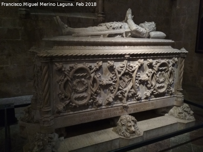 Luís de Camões - Luís de Camões. Tumba en el Monasterio de los Jerónimos - Lisboa