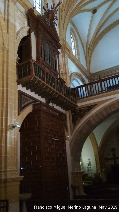 Iglesia de la Encarnacin - Iglesia de la Encarnacin. rgano y puerta