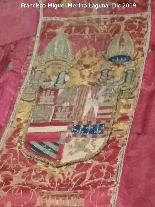 Iglesia de San Miguel Arc�ngel - Iglesia de San Miguel Arc�ngel. Escudo de la Casulla de las Navas de Tolosa