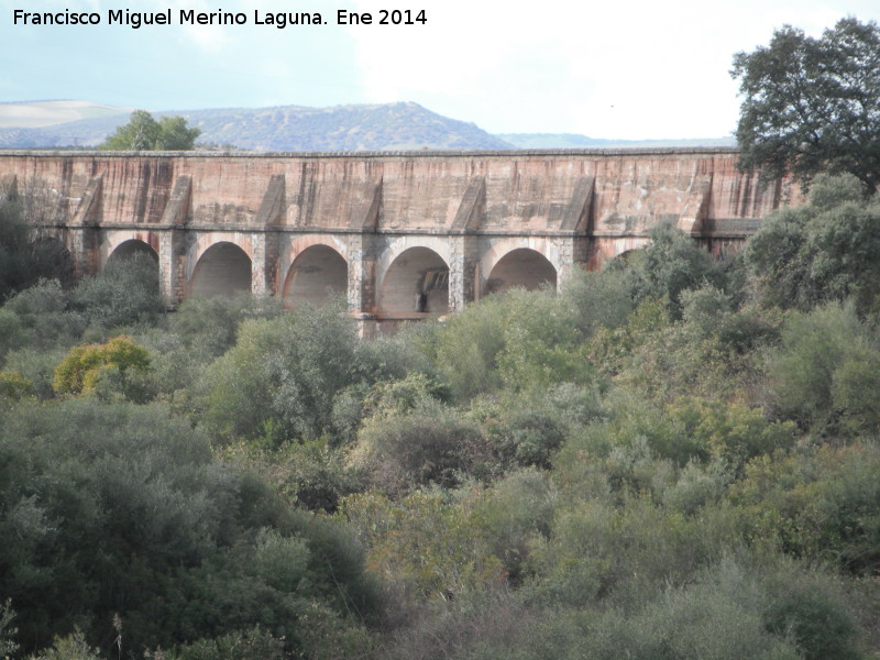 Acueducto del Canal del Guadalén - Acueducto del Canal del Guadalén. 