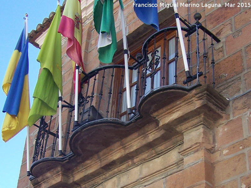 Ayuntamiento de Villanueva de la Reina - Ayuntamiento de Villanueva de la Reina. Balcón lateral