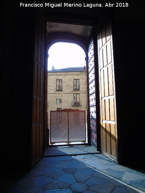 Catedral Nueva. Fachada Principal - Catedral Nueva. Fachada Principal. Puerta de la derecha desde el interior