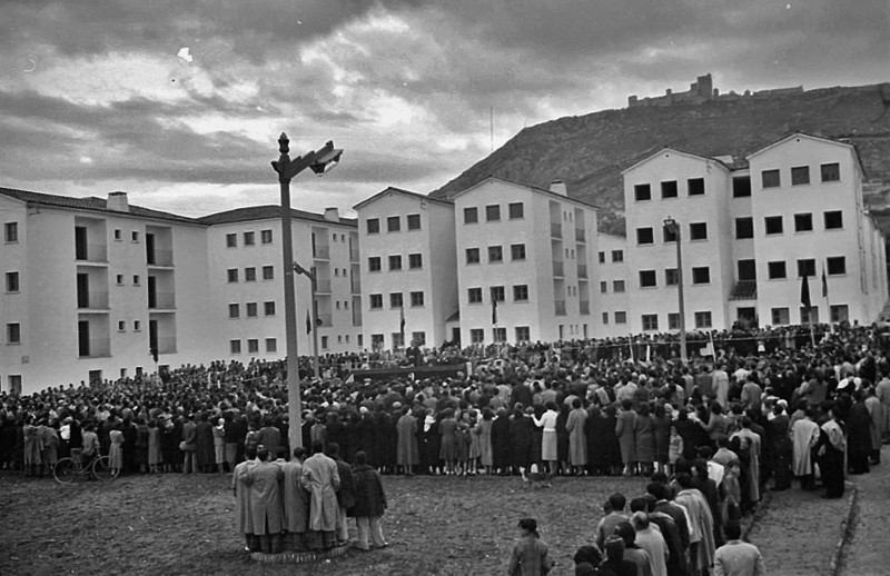 Plaza de la Igualdad - Plaza de la Igualdad. Inauguración de las viviendas de Peñamefécit, año 1954