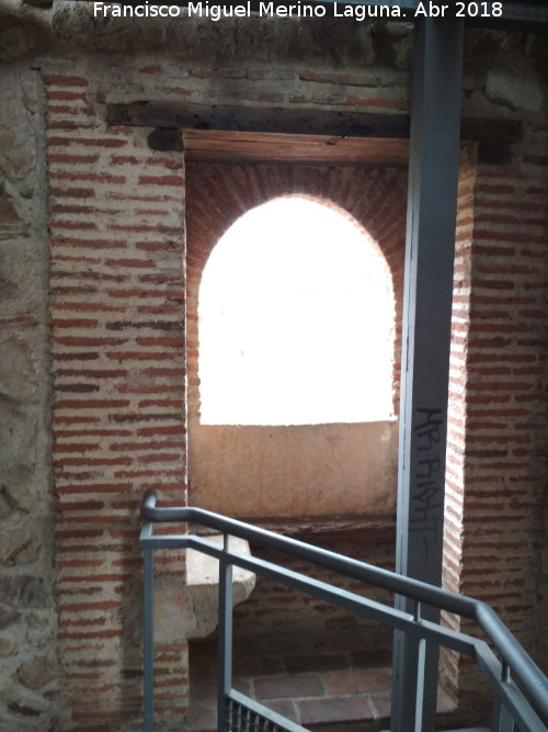 Torre del Marqués de Villena - Torre del Marqués de Villena. Ventana y bancos