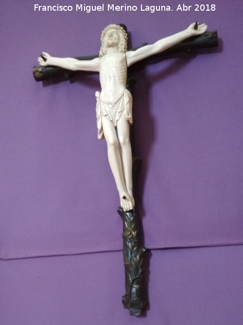 Convento de San Esteban. Biblioteca - Convento de San Esteban. Biblioteca. Cristo de marfil siglo XVII