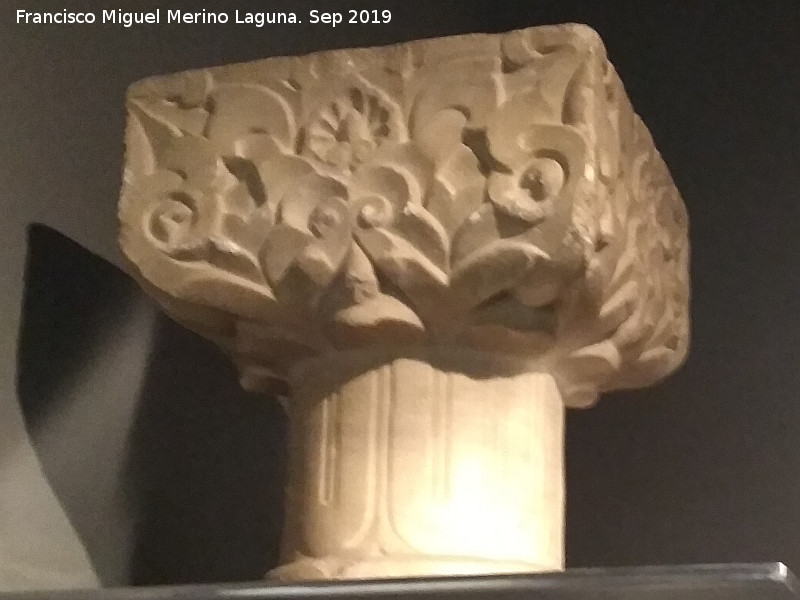 Reino Nazarí de Granada - Reino Nazarí de Granada. Capitel nazarí. Siglo XIV. Casa de los Tiros - Granada