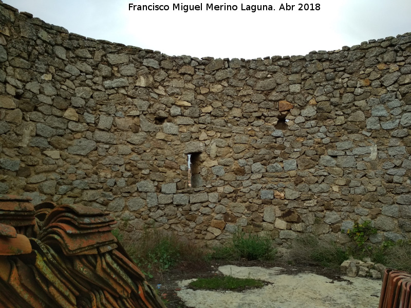 Castillo de la Coracera. Muralla - Castillo de la Coracera. Muralla. Torreón circula esquinero