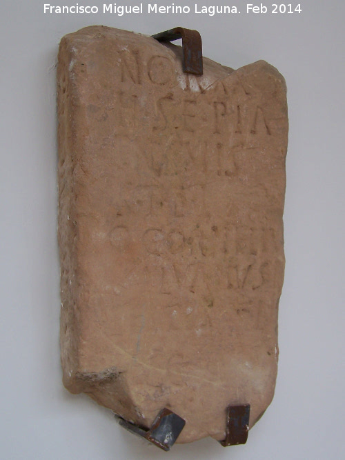 Cortijada de El Acero - Cortijada de El Acero. Inscripción romana. Museo Arqueológico de Santisteban