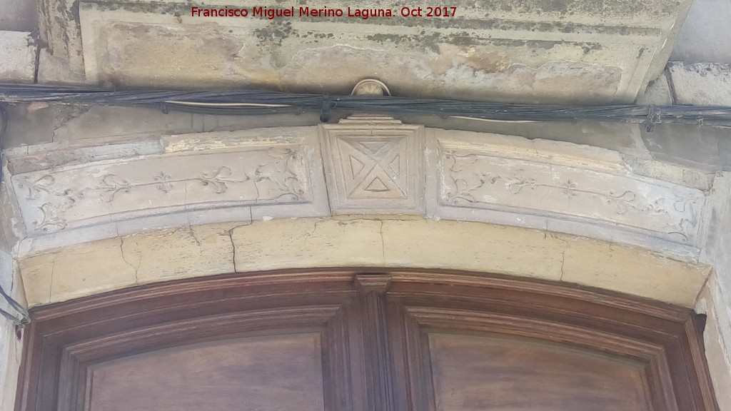 Casa de las Calcamonías - Casa de las Calcamonías. Decoración del arco de la puerta de entrada