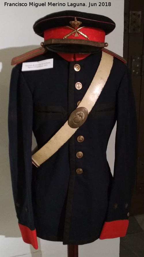 Segunda República - Segunda República. Guerrera de Teniente de Artillería 1931. Exposición Palacio Villardompardo - Jaén
