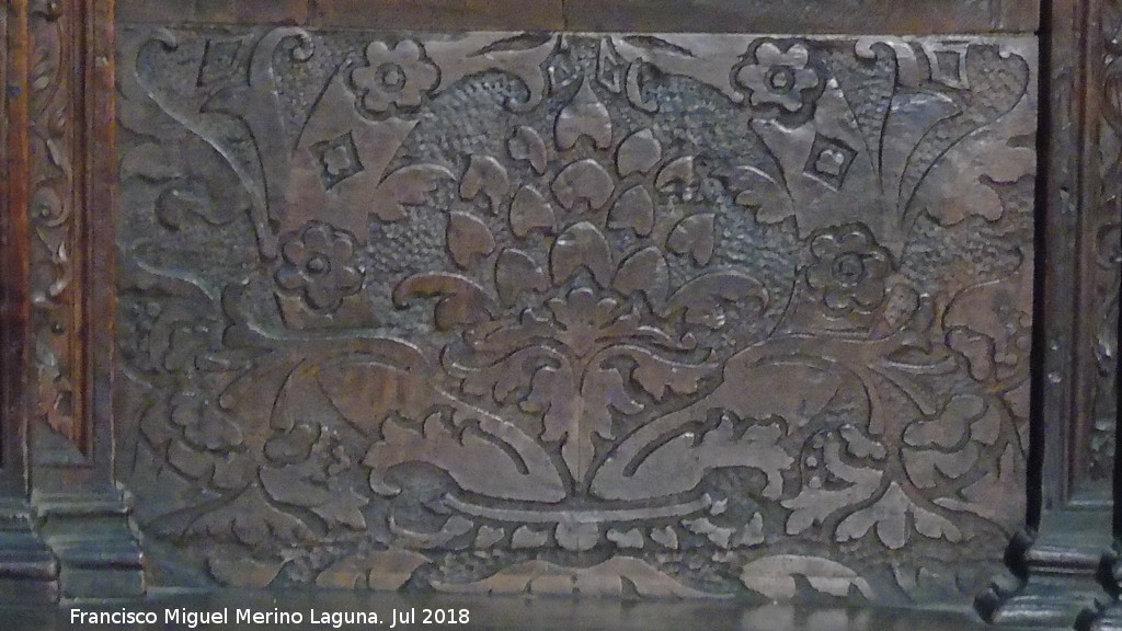 Catedral de Jaén. Coro. San Martín - Catedral de Jaén. Coro. San Martín. Talla bajo el relieve principal