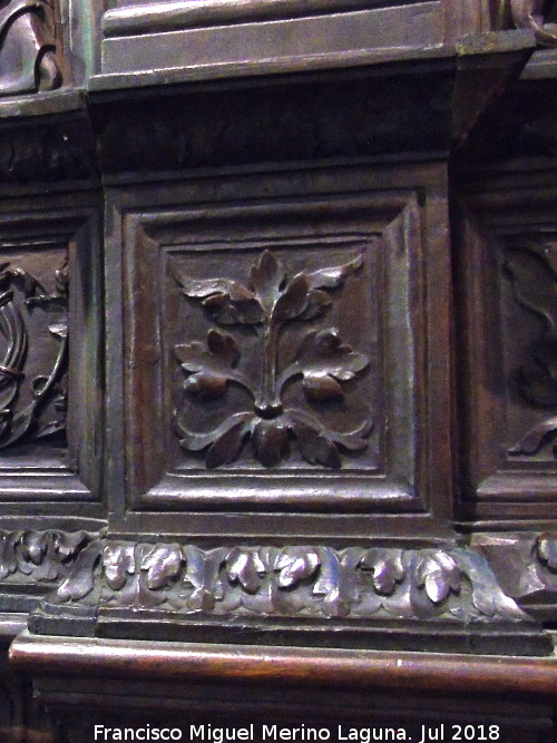 Catedral de Jaén. Coro. Natividad de María - Catedral de Jaén. Coro. Natividad de María. Basa de la derecha