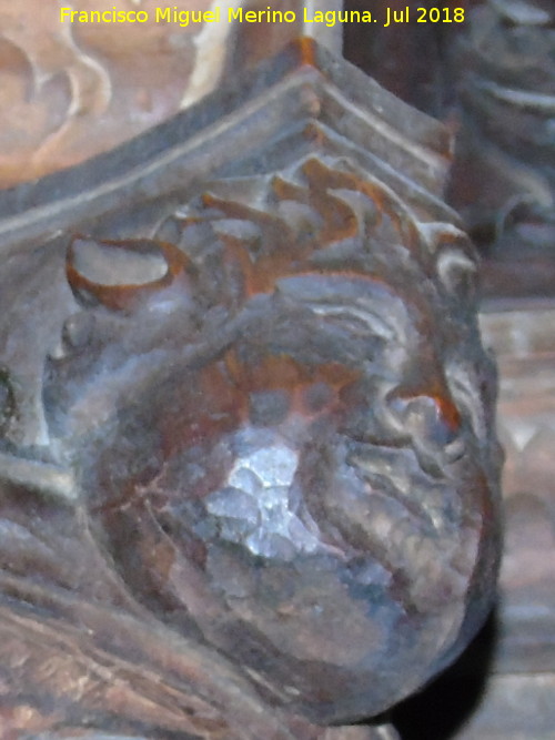 Catedral de Ja�n. Coro. Visitaci�n de la Virgen a Santa Isabel - Catedral de Ja�n. Coro. Visitaci�n de la Virgen a Santa Isabel. Cabeza del capitel derecho