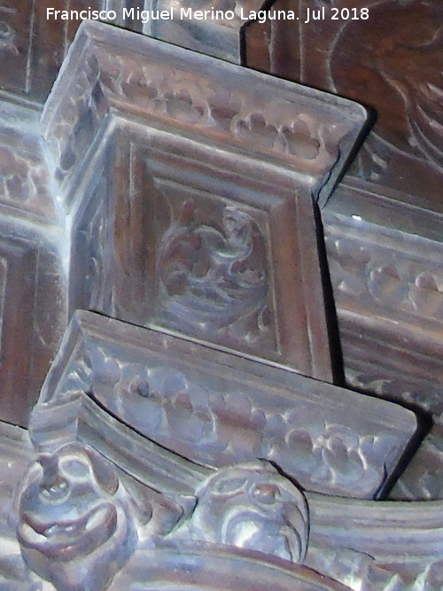 Catedral de Jaén. Coro. Zarza ardiendo - Catedral de Jaén. Coro. Zarza ardiendo. Pedestal izquierdo