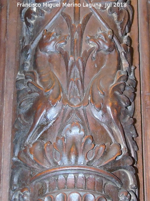 Catedral de Jaén. Coro. Nacimiento de Jesús - Catedral de Jaén. Coro. Nacimiento de Jesús. Pareja superior de grifos