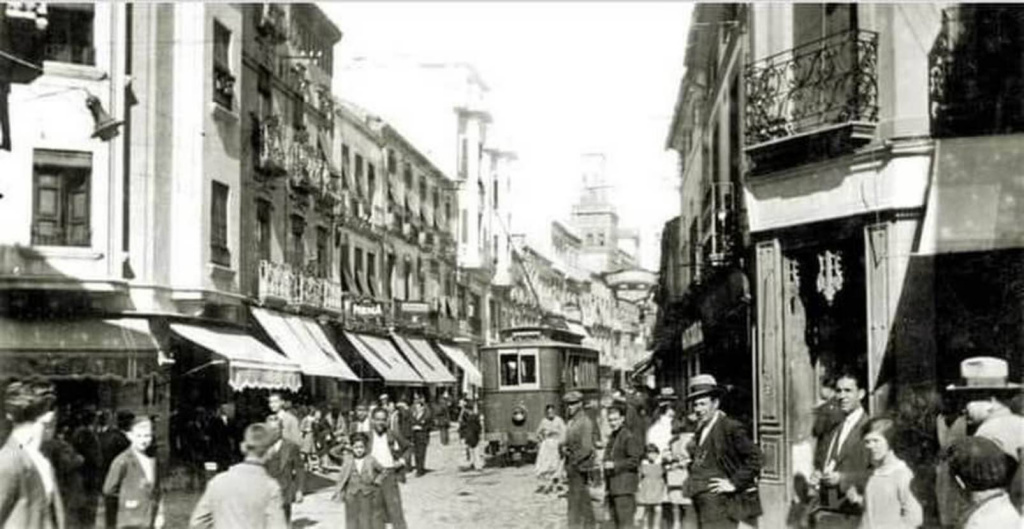 Tranvía de Linares - Tranvía de Linares. Foto antigua. Calle Corredera