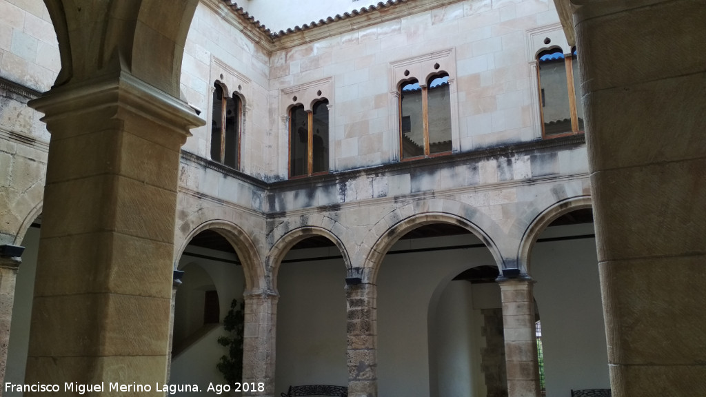 Palacio Fortaleza del Marqués de Dos Aguas - Palacio Fortaleza del Marqués de Dos Aguas. Patio